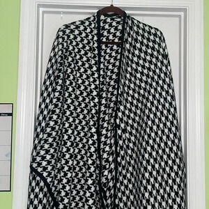 New black and white wrap